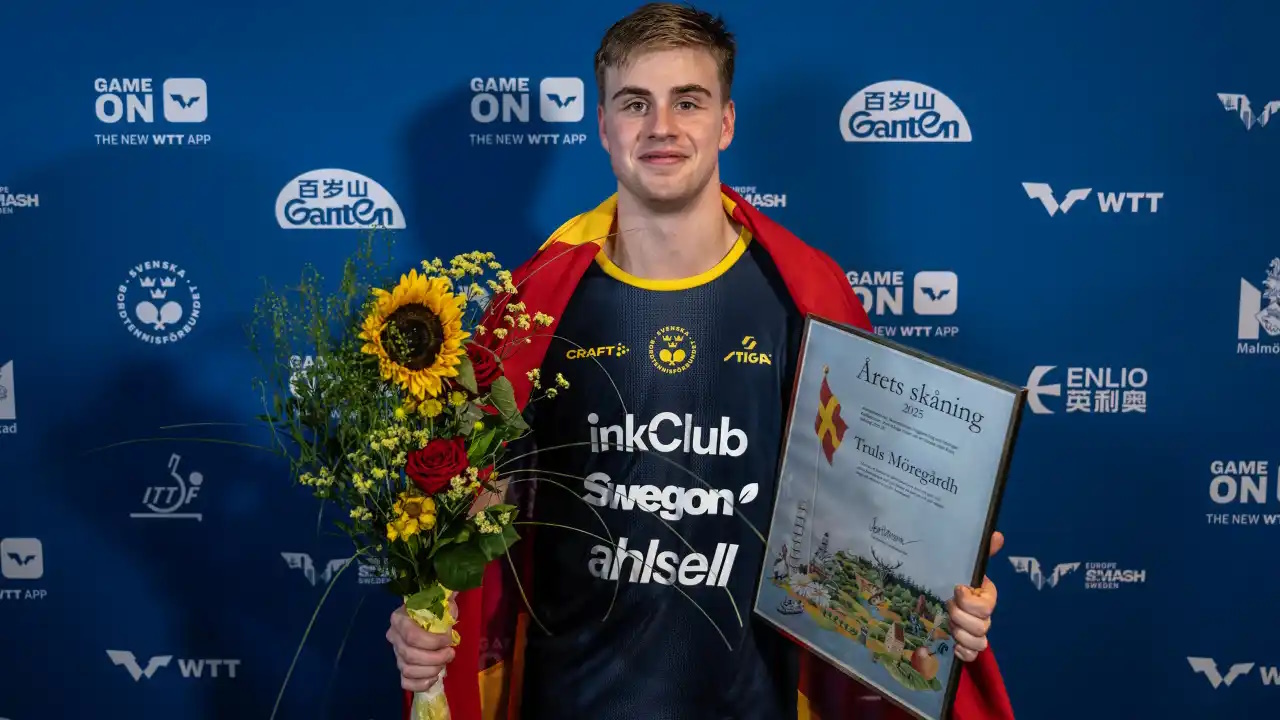 Truls Möregårdh med den skåneländska flaggan